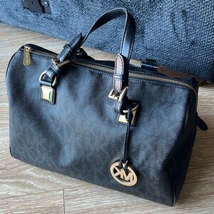 Micheal Kors hand bag